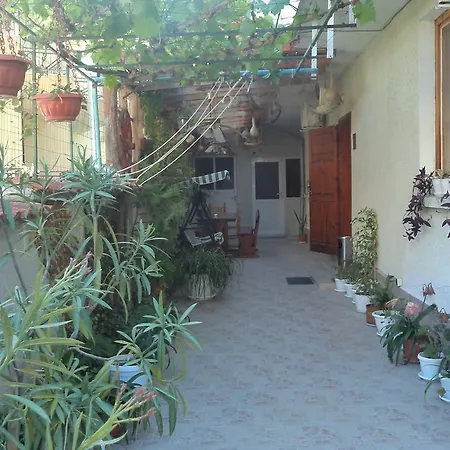Guest house Kyshta Za Gosti Pri Krystyo I Vanya Ravda